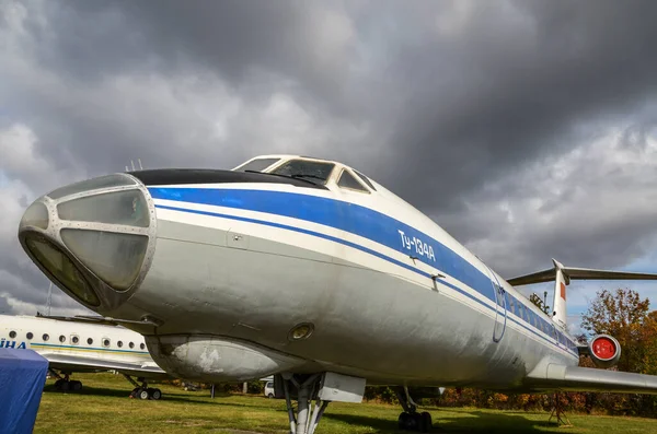 KYIV, UKRAINE ECTOBER 6 2019: Tu-134A Bölgesel yolcu uçağı Zhuliany Eyalet Havacılık Müzesi 'nde sergilenen ilk Sovyet kısa mesafe yolcu gemisi
