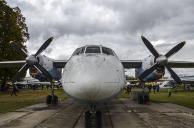 KYIV, UKRAINE ECTOBER 6 2019: Kyiv 'deki Devlet Havacılık Müzesi büyük bir askeri sivil uçak koleksiyonu ve havacılık tarihi tarafından temsil edilmektedir. 