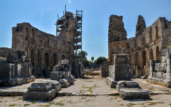 Zicht Ruïnes Van Oude Hellenistische Stadspoort Bestaande Uit Twee Gebroken — Stockfoto