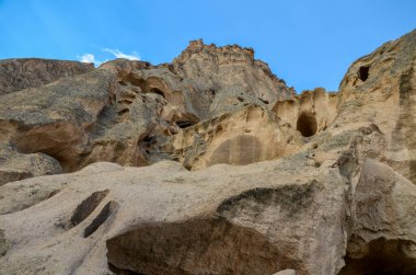 Türkiye 'nin Kapadokya bölgesindeki Ihlara vadisinde dağlara oyulmuş antik Selime kaya manastırının mağaraları