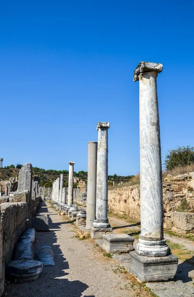 Řada Mramorových Sloupů Starověkém Římském Městě Perge Nachází Blízkosti Města — Stock fotografie