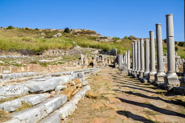 Strada Colonizată Ruinele Orașului Antic Grecesc Perge Pamfilia Provincia Antalya — Fotografie, imagine de stoc