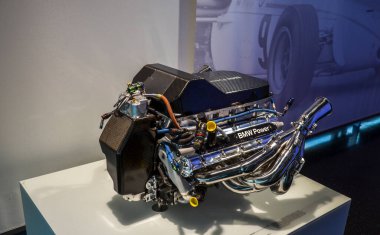 MUNICH, GERMANY - 24 Eylül 2013 BMW V10 Formula 1 yarış motoru P84 / 5 BMW Müzesi Münih, Bavyera, Almanya 