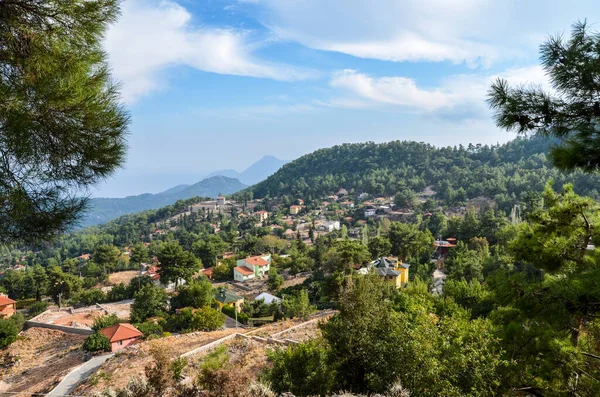 Akdeniz kıyısındaki Tahtali Dağı eteğindeki ünlü Lycian Yolu turizm rotasında yer alan Beycik köyünün güzel manzarası