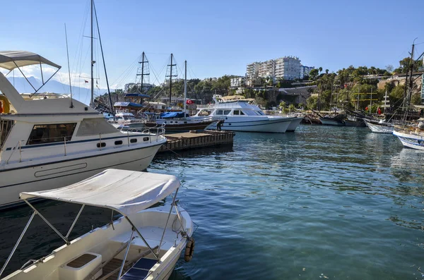 Vista Barcos Pesqueros Yates Amarrados Antiguo Puerto Deportivo Antalya Kaleici — Foto de Stock