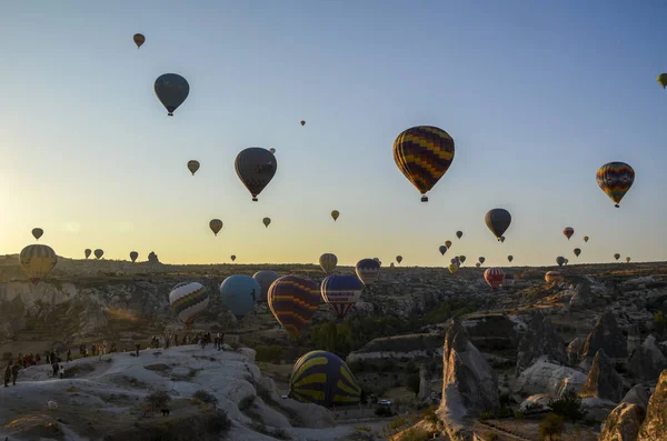 Goreme Turquie Octobre 2018 Des Montgolfières Volent Lever Soleil Sur — Photo