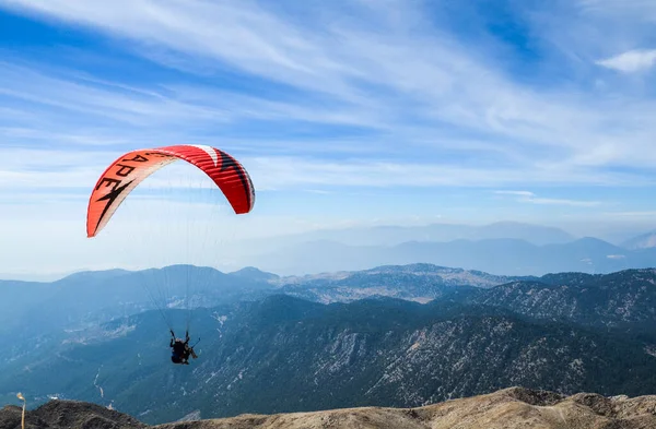 Kemer Turkey Oktober 2018 Sportman Rode Paraglider Die Hoog Bergen — Stockfoto