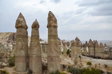 Türkiye 'nin Orta Anadolu' da tarihi bir bölge olan Kapadokya 'daki Aşk Vadisi' nde ünlü kaya oluşumları