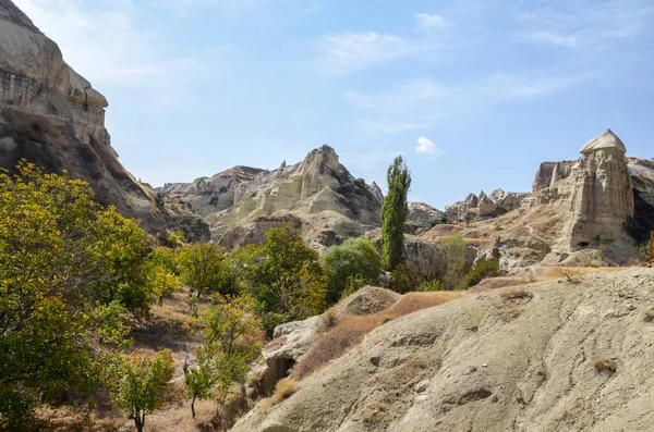 Csodálatos Tájak Ősi Barlangok Kőzetképződmények Színes Galamb Völgyben Cappadociában Törökországban — Stock Fotó