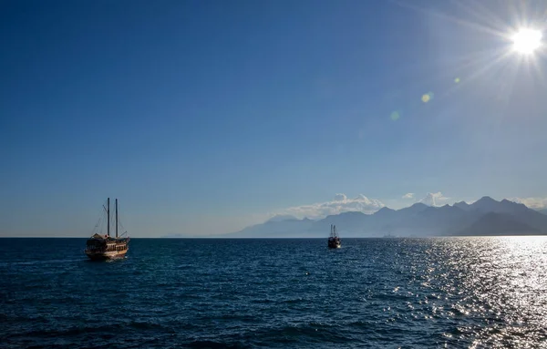 Excursión Barco Turístico Contra Cordillera Mar Mediterráneo Antalya Turquía — Foto de Stock