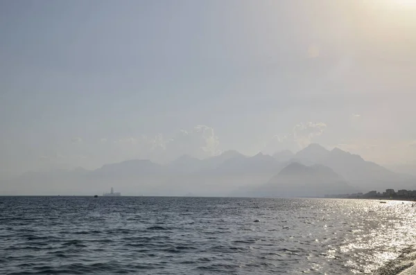 Vista Panoramica Sulla Spiaggia Konyaalti Sul Mar Mediterraneo Sullo Sfondo — Foto Stock