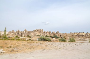 Türkiye 'nin Kapadokya kentindeki tuhaf kaya oluşumları aşınmış güzel, eşsiz kumtaşı şekilleri. Doğa konseptinin güzelliği.