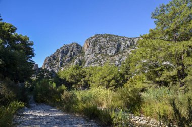 Türkiye 'nin ünlü turizm yolu olan Lycian Yolu' ndaki kayalık dağ sırasına panoramik manzara