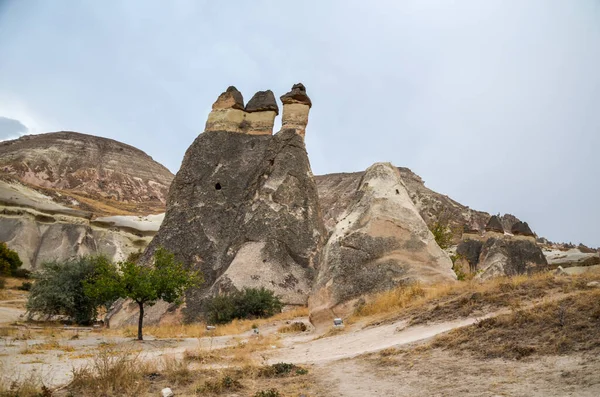 Gyönyörű Cappadociai Táj Egyedülálló Geológiai Képződmények Kőházakkal Barlangokkal Turizmus Utazás — Stock Fotó