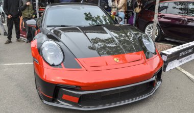 Porsche 911 GT3, 911 sıralamasında en analog ve çekici modellerden biri olan hassas tasarlanmış, pist odaklı bir spor arabadır.