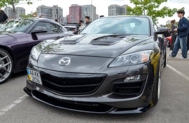 Sek Mazda RX-8 otomotiv tarihinde Renesis Wankel döner motorunun meşalesini taşıyan son üretim aracı olarak efsanevi bir yere sahiptir.
