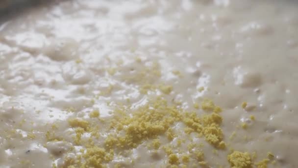 Pregătirea Bechamel Tradițional Pentru Crochete Din Carne Casă Lapte Ceapă — Videoclip de stoc