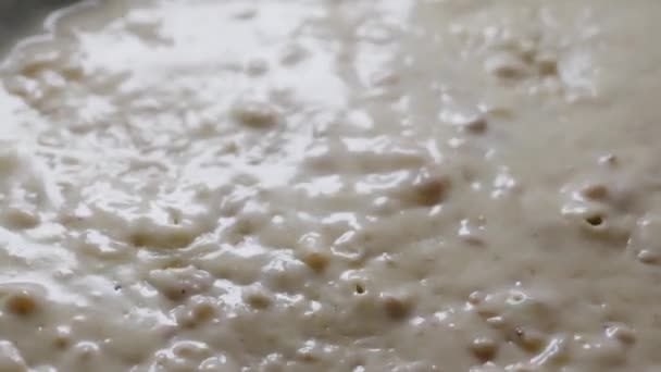 Beredning Traditionell Bechamel För Hemlagade Köttkroketter Mjölk Lök Malet Iberiskt — Stockvideo