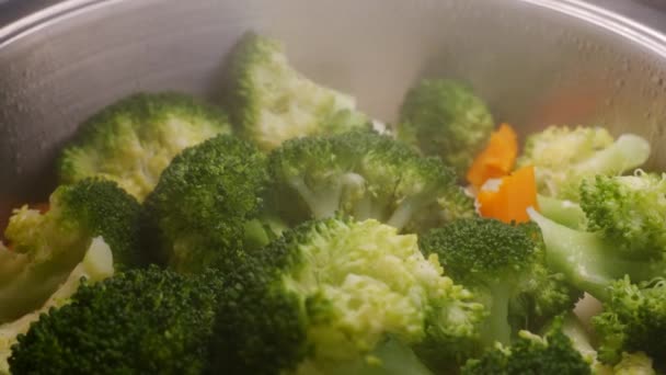Brokuły Florety Bardzo Zielone Zdrowe Gotowe Gotowania Marchewką Kalafiorem Balnca — Wideo stockowe