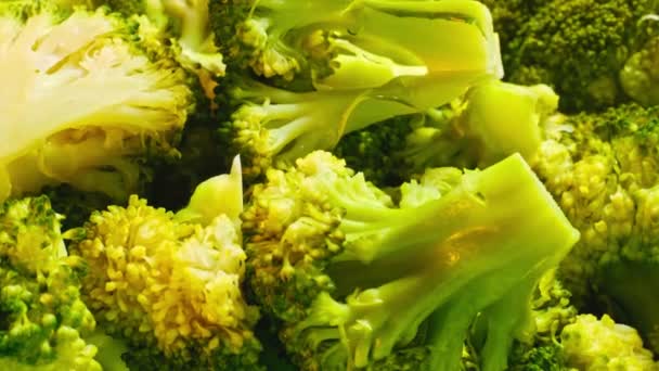 Scéna Brokolice Kousky Nebo Buchty Připravené Vařené Všemi Jeho Vitamíny — Stock video