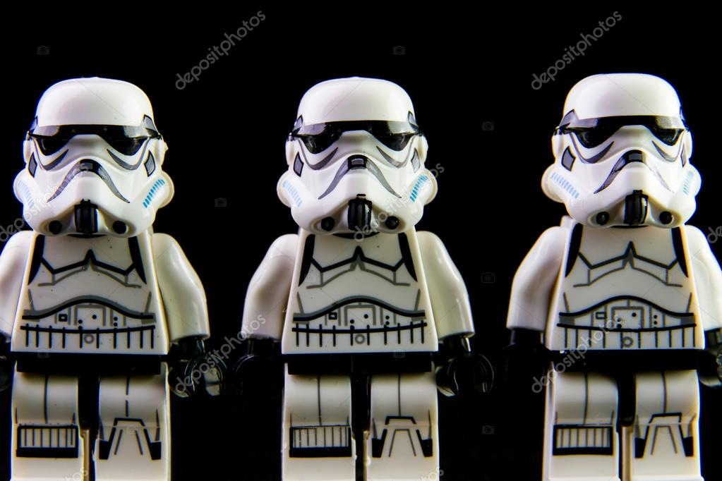 indendørs aflivning spontan Lego star wars stormtrooper on isolated black background – Stock Editorial  Photo © Bubbers #101063244