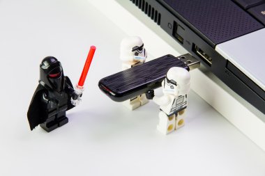 Lego star wars stormtrooper Not defterinize flash sürücüyü takın.