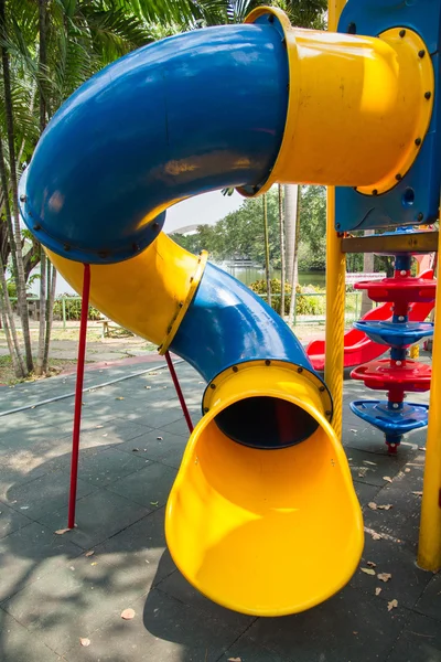 Lekplats för barn i djurparken. Thailand — Stockfoto