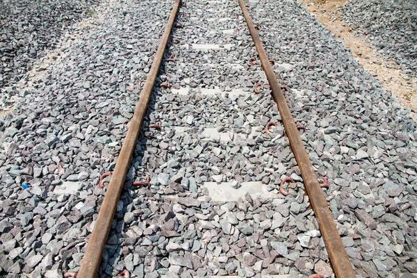 Railroad tracks zijn in gebruik overdag — Stockfoto
