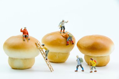 Küçük oyuncaklar tırmanıcı bir ekmek dolgu. Doldurulmuş domuz buns