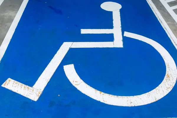Vit Och Blå Handikapp Symbol Parkering Funktionshindrade Golvet — Stockfoto