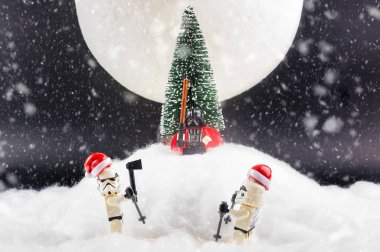 Bangkok, Tayland - 24 Kasım 2020: Lego Star Wars kayakları çam kesip Tayland 'ın Bangkok şehrinde karlı bir arka planda kullanmak için.