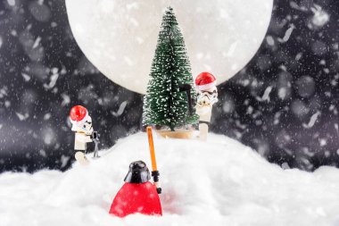 Bangkok, Tayland - 24 Kasım 2020: Lego Star Wars kayakları çam kesip Tayland 'ın Bangkok şehrinde karlı bir arka planda kullanmak için.