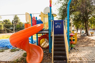 Parktaki eğlence için çocuk parkı