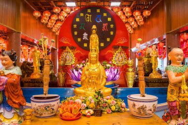 Nonthaburi, Tayland - 08 Mart 2021: Altın Buda resmi, Leng Noei Yi 2 'deki Çin Tapınağı veya Nonthaburi' deki Mangkon Tapınağı