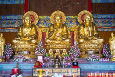 Nonthaburi, Tayland - 08 Mart 2021: Altın Buda resmi, Leng Noei Yi 2 'deki Çin Tapınağı veya Nonthaburi' deki Mangkon Tapınağı