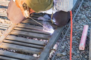 Atölyedeki Adam Kaynağı Metal İnşaat Endüstrisini Çalıştırıyor