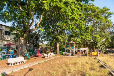Parktaki eğlence için çocuk parkı
