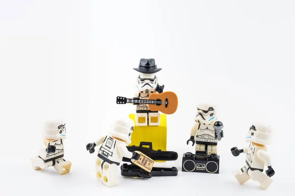 Bangkok Thailand April 2021 Lego Star Wars Speelt Hoedenmuziek Accepteert — Stockfoto