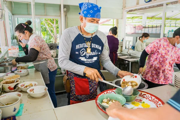 Bangkok Thaïlande Avril 2021 Nouilles Cuisine Homme Nom Non Identifié — Photo