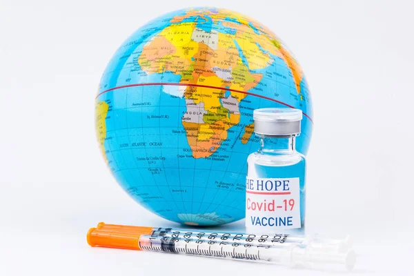Injektionsspritze Nadel Globus Modell Aus Nächster Nähe Medizinisches Impfkonzept Covid — Stockfoto
