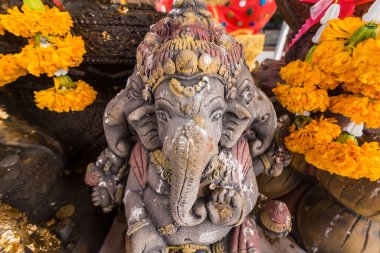 Chachoengsao, Tayland-Haziran, 06, 2021: Ganesha veya (Ganesh) heykeli Wat Phrong-Akat Chachoengsao Tayland.