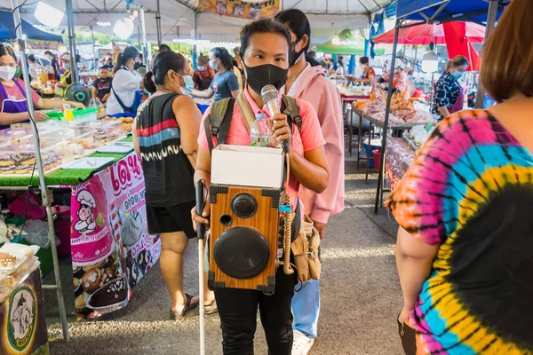 Bangkok Thaïlande Juin 2021 Femme Aveugle Non Identifiée Chantant Pour — Photo