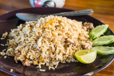 Thai Gıda - Sebzeli kızarmış pirinç ve domuz eti.
