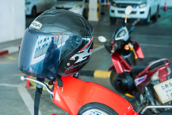 Bangkok Tailândia Julho 2021 Vista Capacete Motocicleta Motocicletas Estacionamento Bangkok — Fotografia de Stock