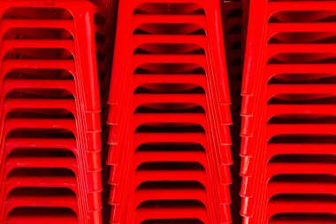 Kırmızı sandalye istiflenebilir