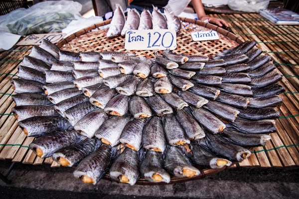 Gedroogde vis op de markt — Stockfoto