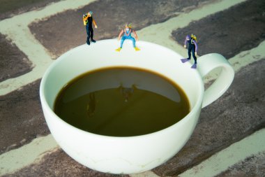 Kahve fincanı dalgıç