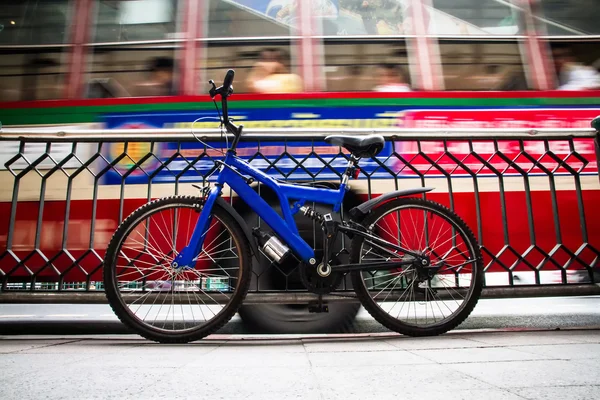 Mavi Bisiklet şehir — Stok fotoğraf
