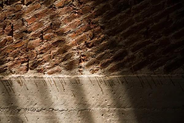 Murallas de casa con ladrillos de arcilla . — Foto de Stock