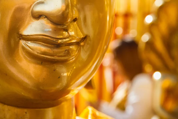 Buda de Oro en un templo en Tailandia . —  Fotos de Stock